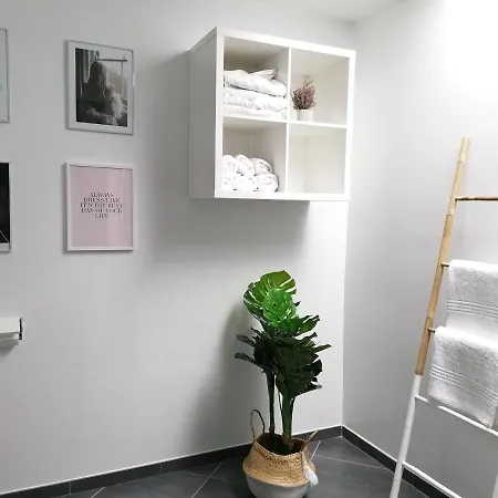 شقة Modern Terrace Garden Charleroiairpt